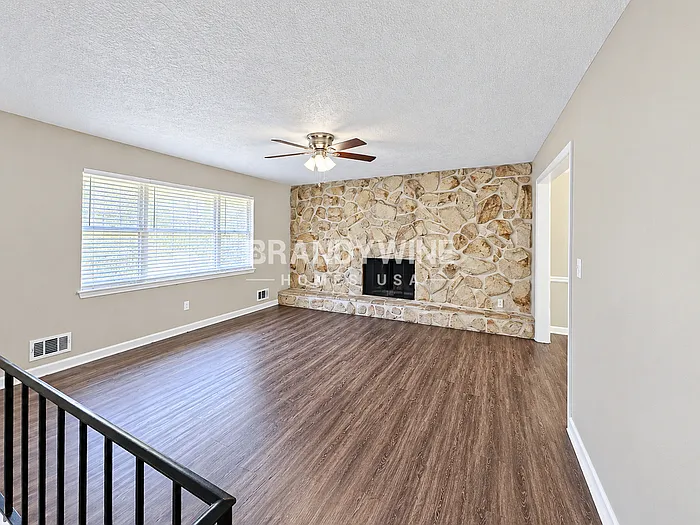 3 bed, 2.5 bath, 1184 sqft, $1,770 — Photo 4