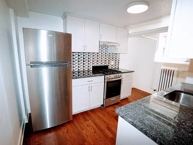 833 Grand Apartments — Photo 54