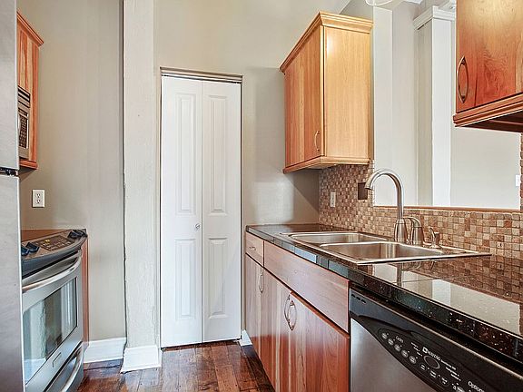 5th image of 333 Julia St APT 423