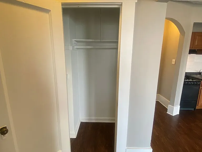Stunning Large One Bedroom, Lake View, Elevator Building — Photo 14