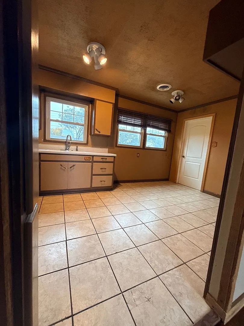 Charming 3BR House in Amarillo — Photo 1