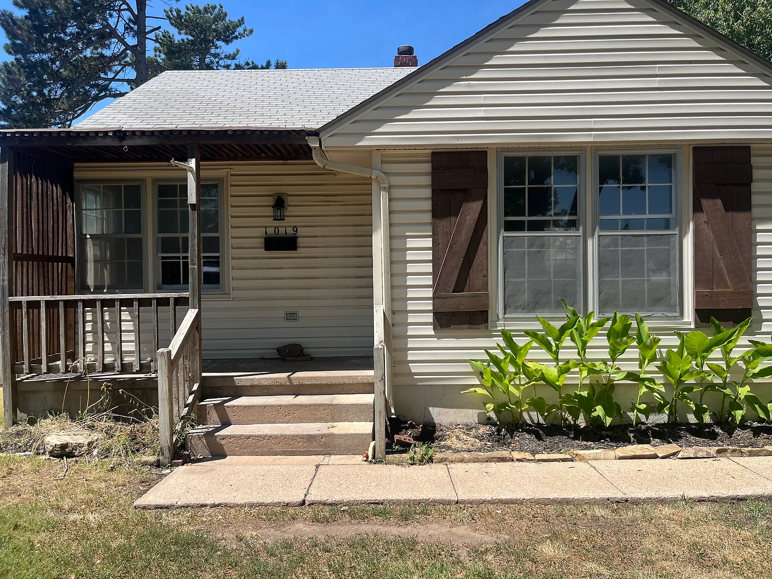 3 bed, 1226 sqft, $1,000 — Photo 1