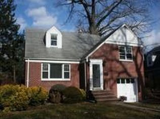 525 Wyndham Rd, Teaneck, NJ 07666