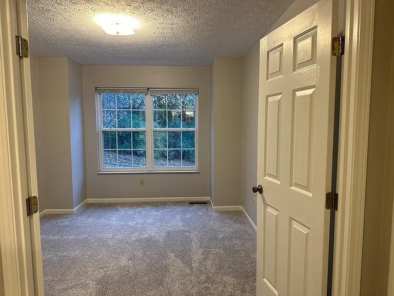 1st bedroom or study
2nd floor
Large window