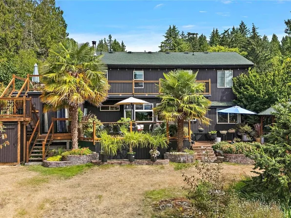 11007 Cedar Ln, North Saanich, BC V8L 5R1