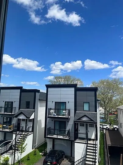 724 Seaport Drive — Photo 1