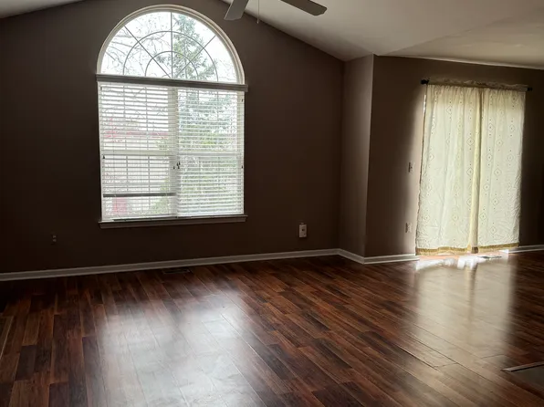 15284 Yale Dr, Clinton Township, MI