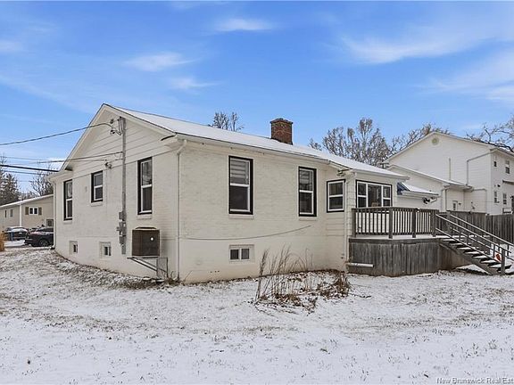 5th image of 21 Kenmore Dr