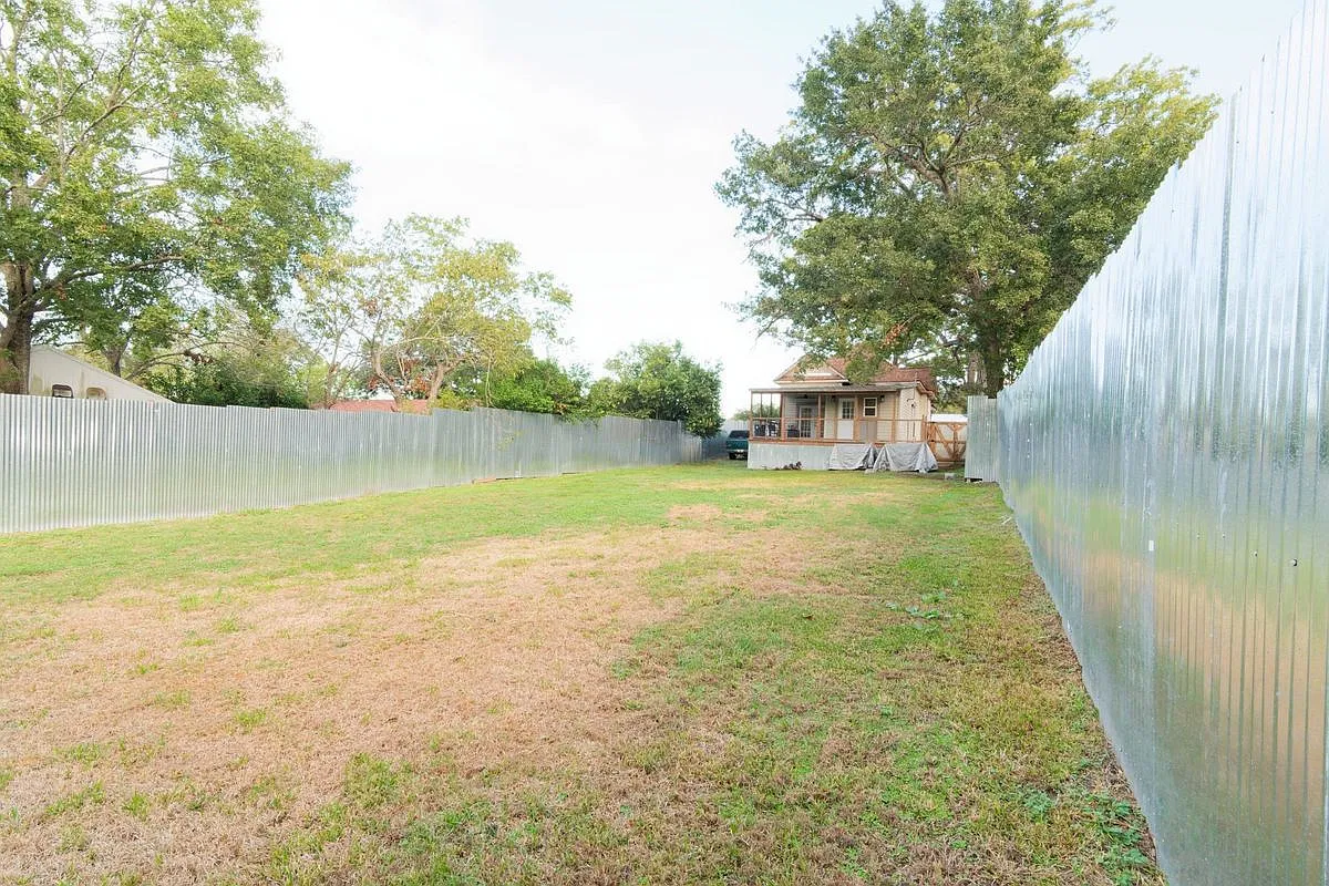 2 bed, 1.0 bath, 580 sqft, $1,399 — Photo 2
