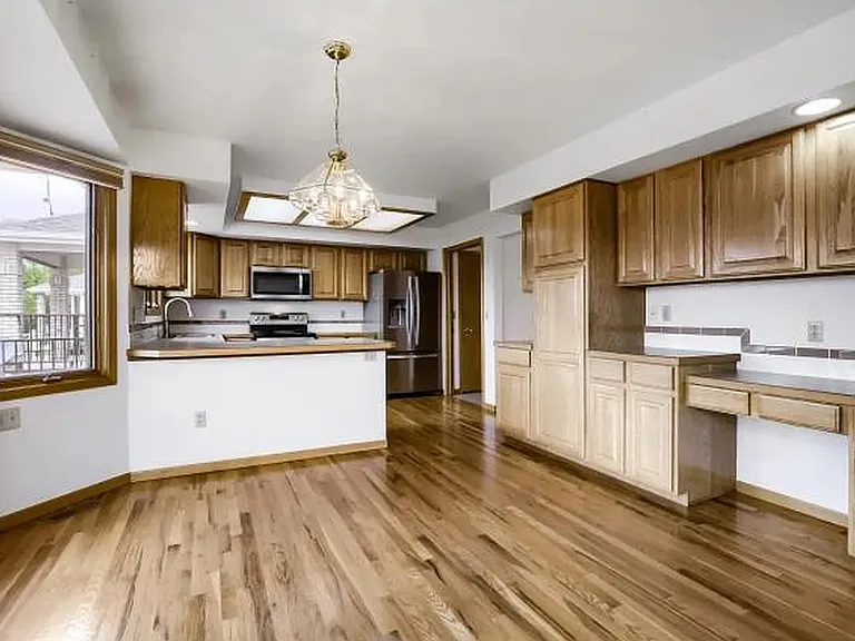 557 Trailwood Cir — Photo 4