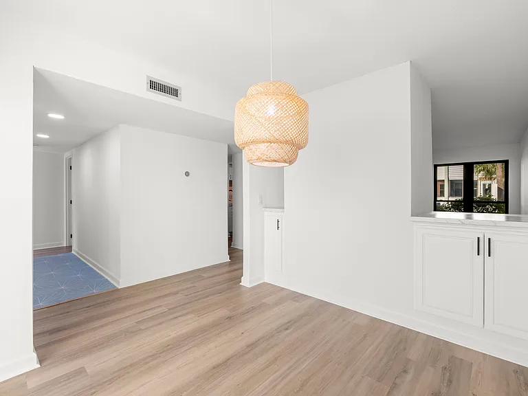 1 Windrush Blvd #19 — Photo 10