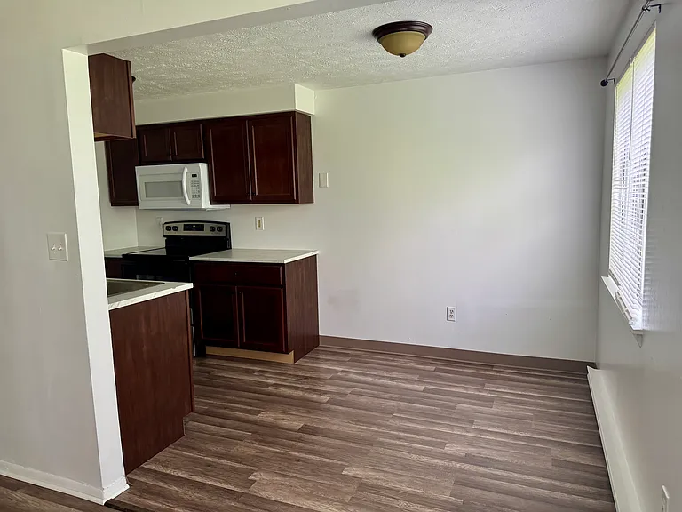 Farmington Manor — Photo 12