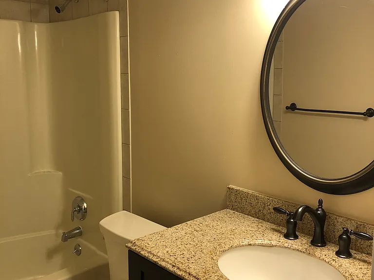Hollandale Apartments — Photo 41