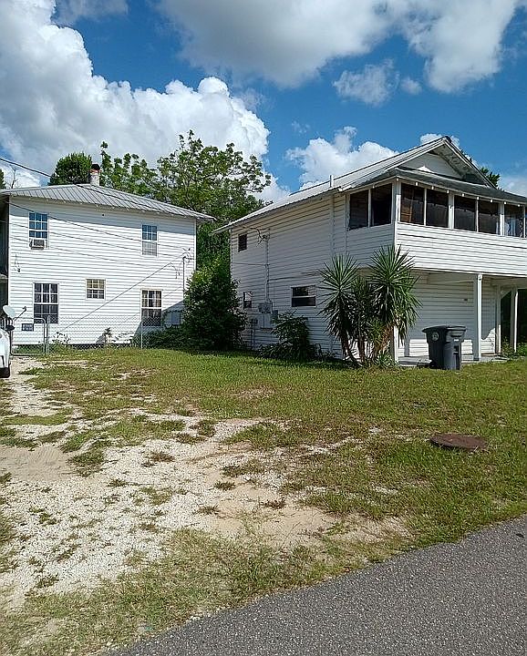 2nd image of 609 W Pleasant St