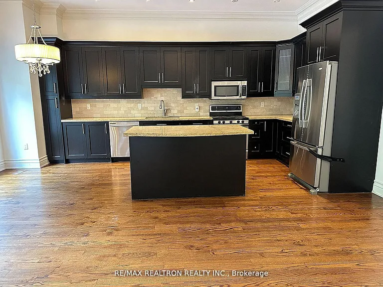 76 Horsham Ave — Photo 12