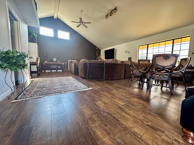 Studio, 900 sqft, $2,600 — Photo 1