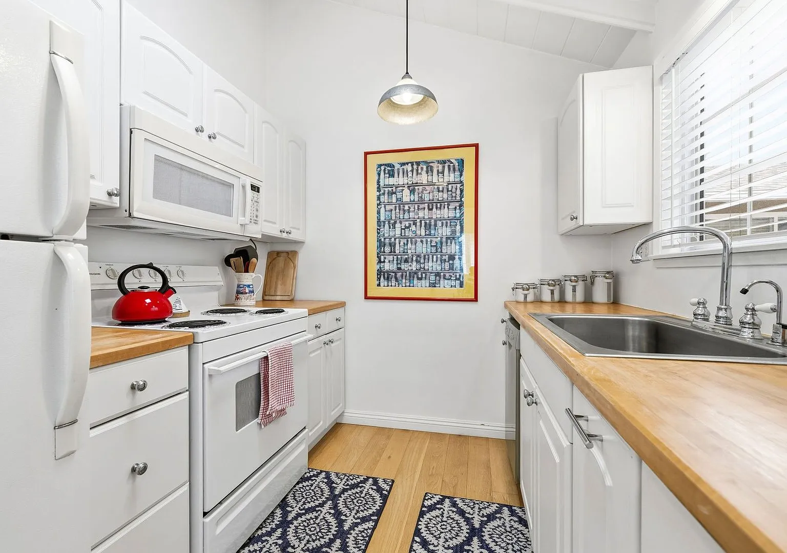 Balboa Island Coastal Charm Retreat — Photo 4