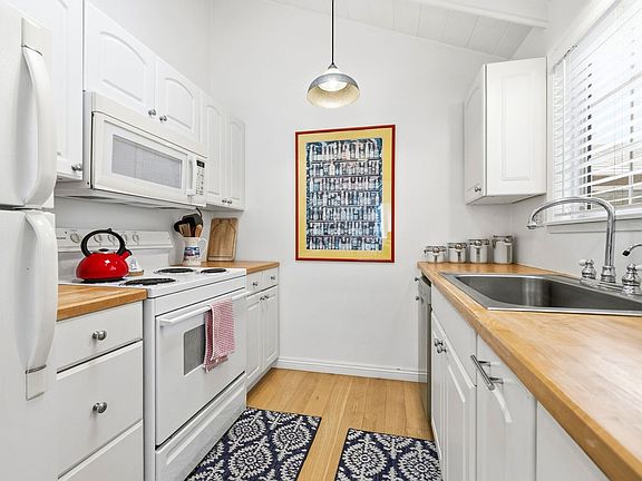 4th image of 221 Pearl Ave