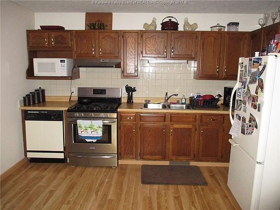 3rd image of 2411 26th Pl