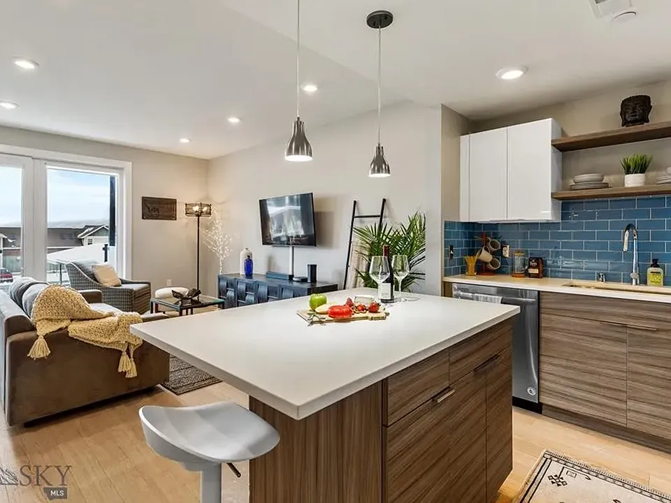 476 Enterprise Blvd #218