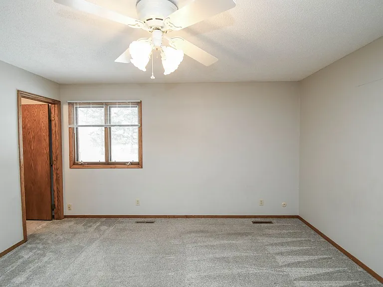 2213 S Wellington Ave — Photo 17