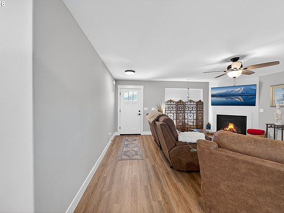 4th image of 669 NW T St