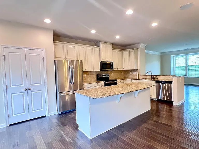 4008 Zilker Park Dr — Photo 2
