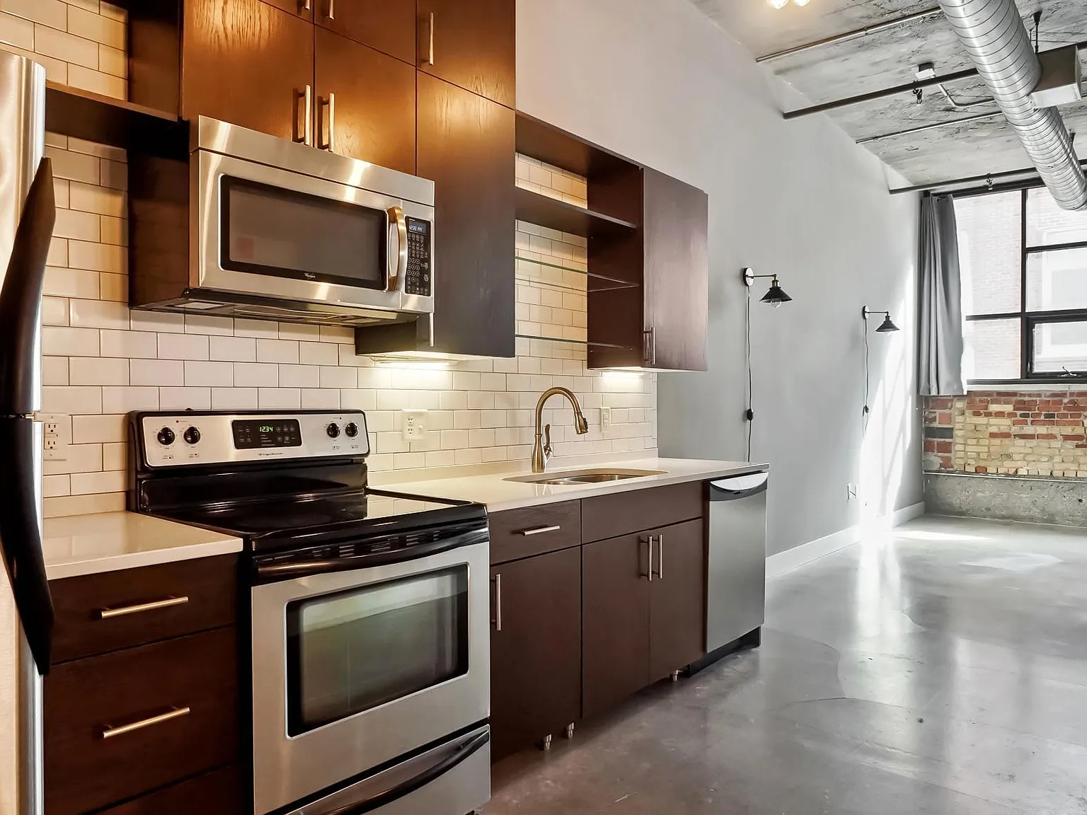 1 bed, 1.0 bath, 854 sqft, $1,900 — Photo 3
