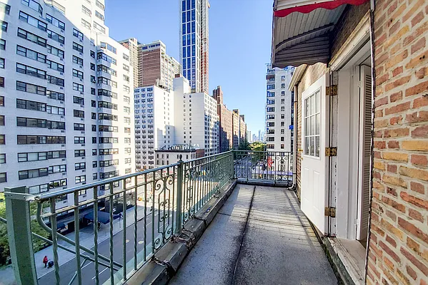 Rented by Warburg | media 2