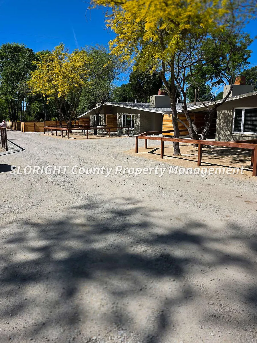Building Photo - 17259 Walnut Ave #D