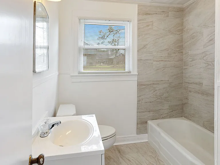 631 Michigan Ave — Photo 4
