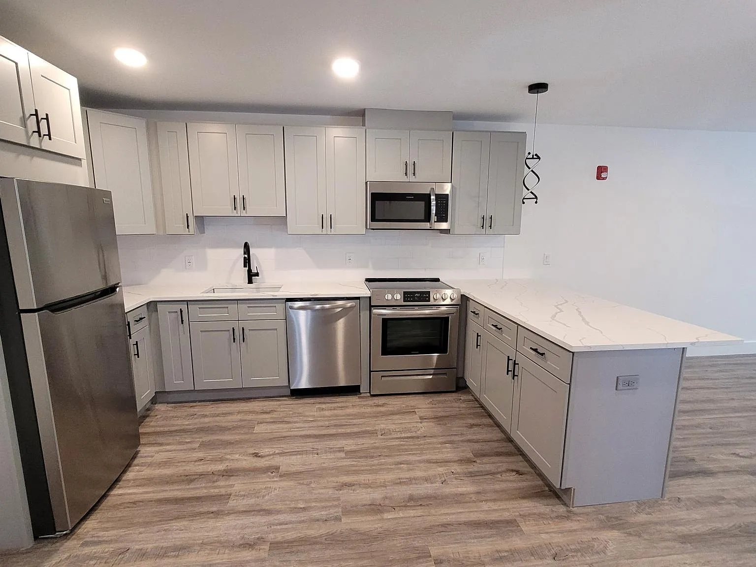 1 bed, 700 sqft, $1,850 — Photo 3