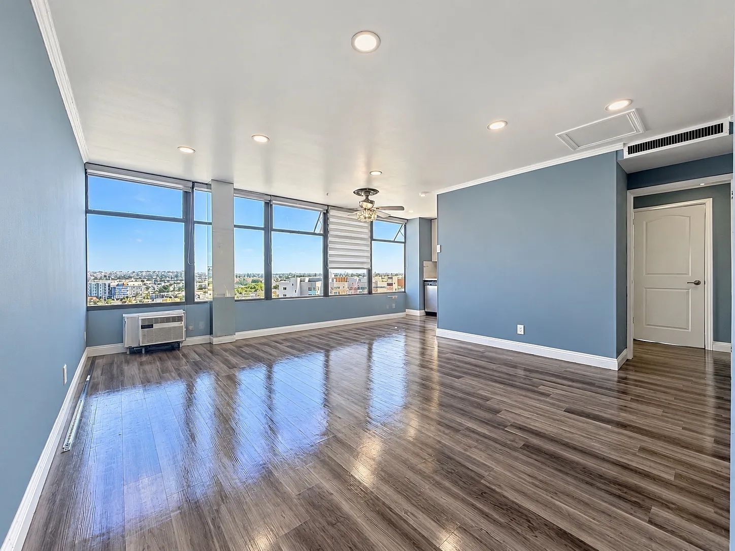 2 bed, 730 sqft, $3,500 — Photo 2
