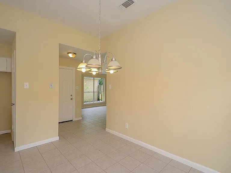 7611 Shaddock Dr — Photo 8