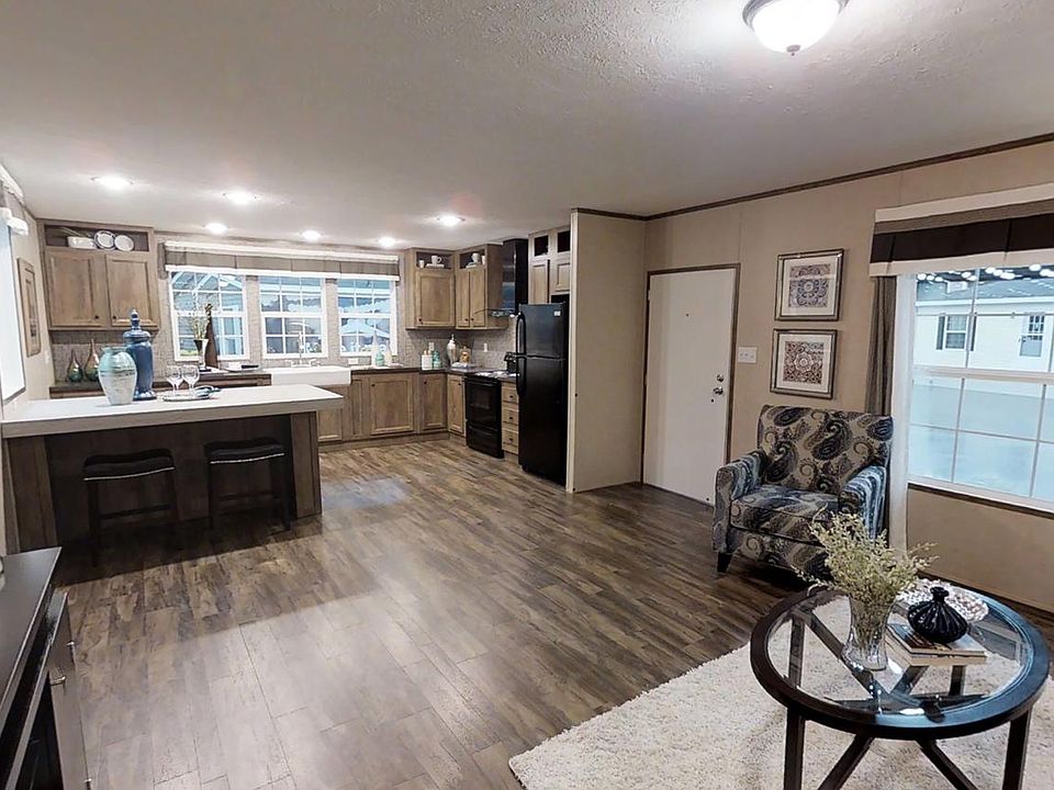 1st image of 335 Banyan Ave