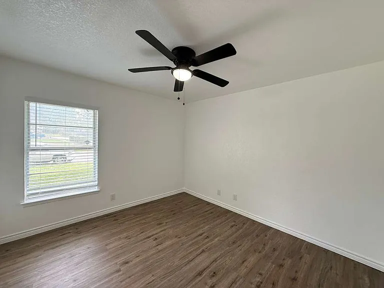 5214 Charolais Dr — Photo 10