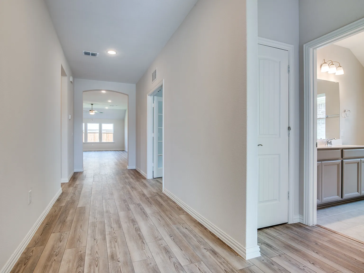 3 bed, 2165 sqft, $2,850 — Photo 2