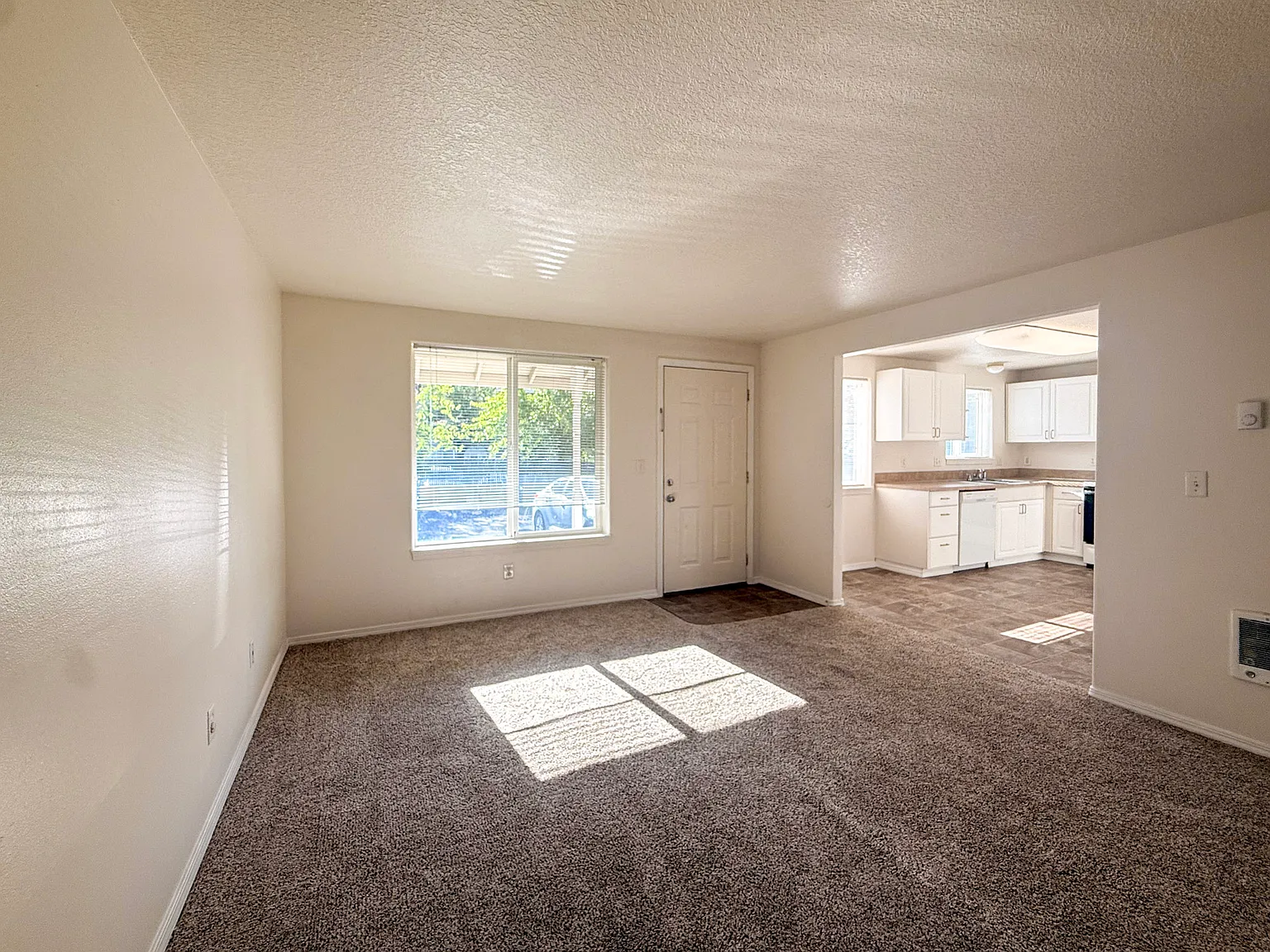 2 bed, $1,325 — Photo 3