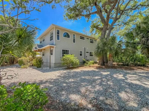 201 Georgia Ave, Crystal Beach, FL 34681