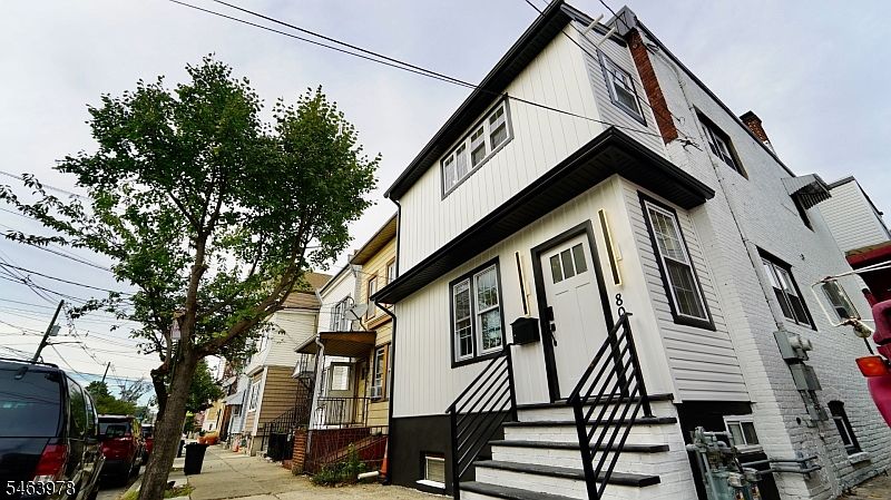 1st image of 805 3rd Ave