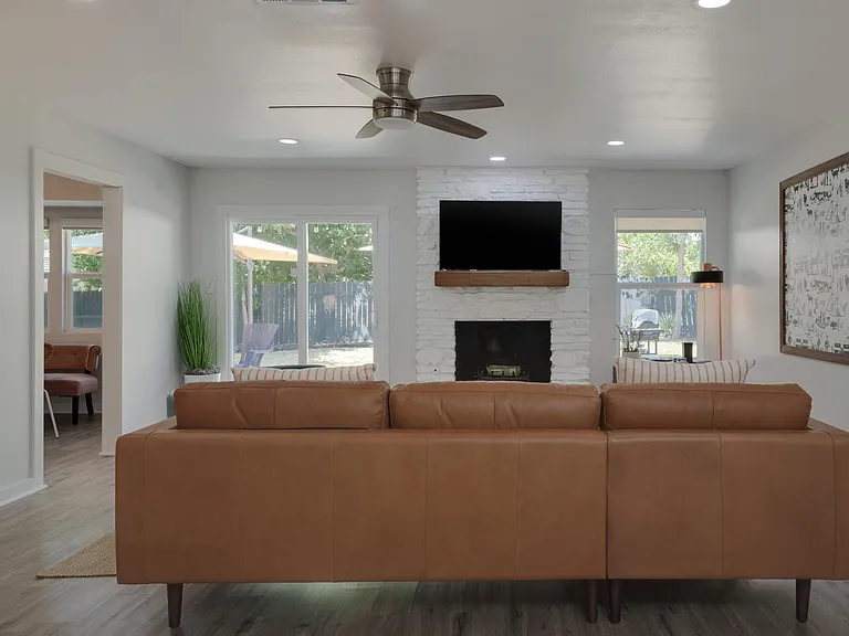 2202 Donna Dr — Photo 4