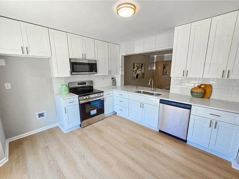 635 Biltmore Dr — Photo 2
