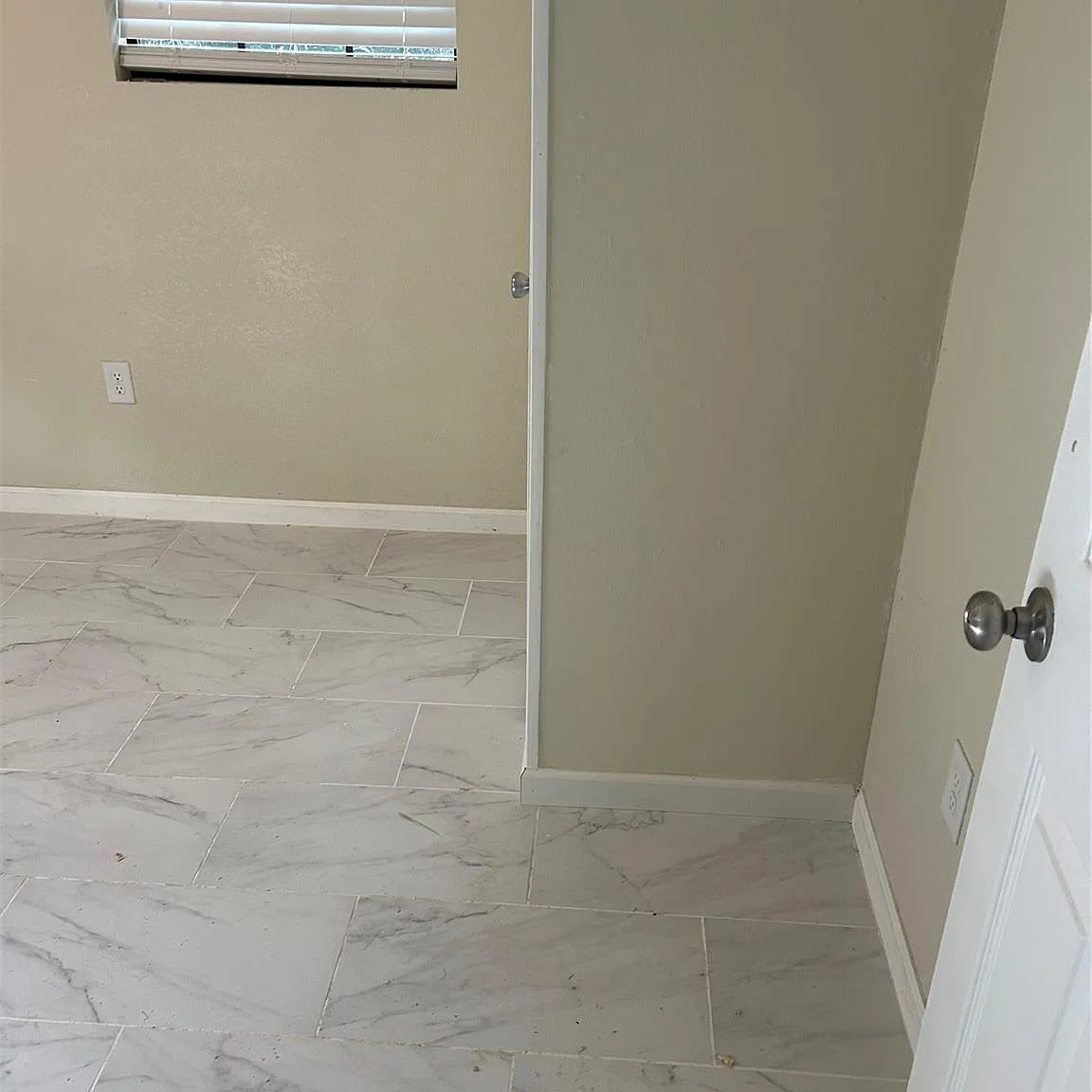 3 bed, 2.0 bath, 1332 sqft, $1,350 — Photo 2