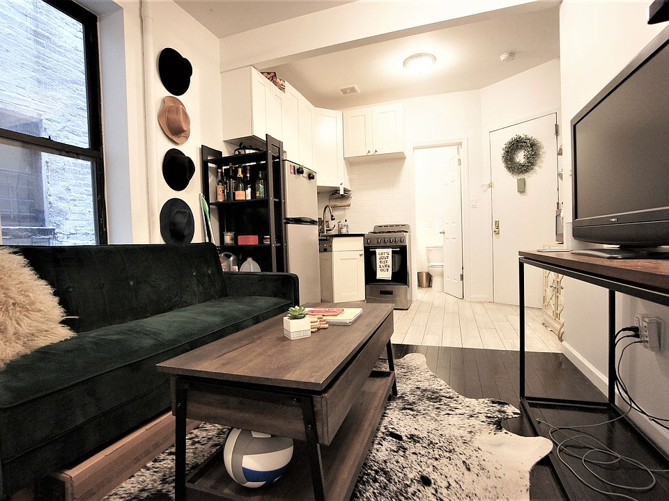 1st image of 330 W 43rd St APT 17