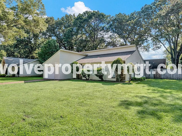 1170 Simmonsridge Dr — Photo 3
