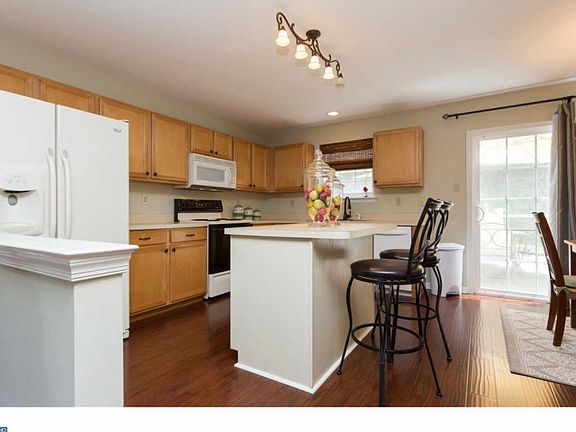 4th image of 141 Danielle Ln