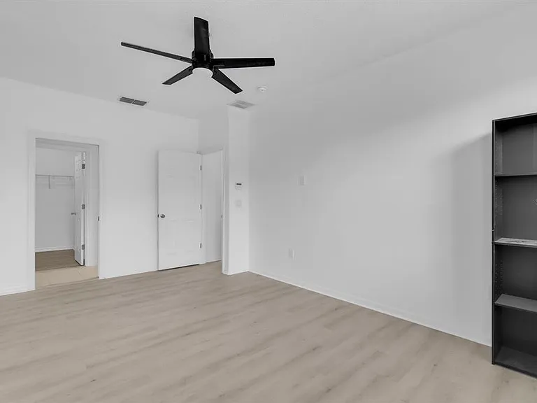 4210 Windsor Lake Cir — Photo 9