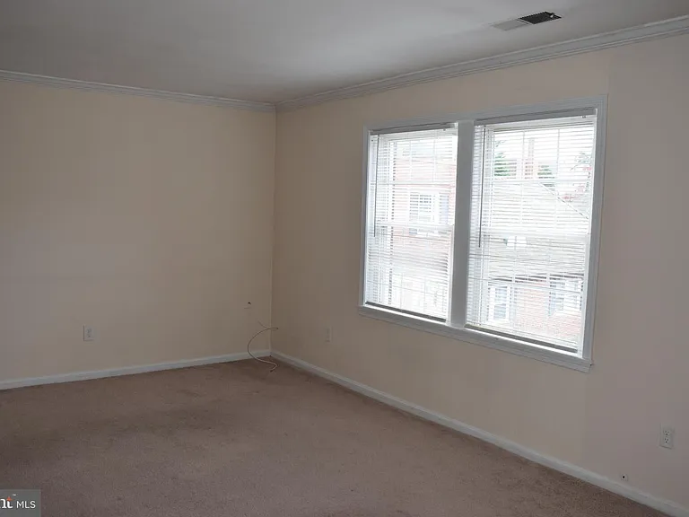 2057 38th St SE #301 — Photo 14