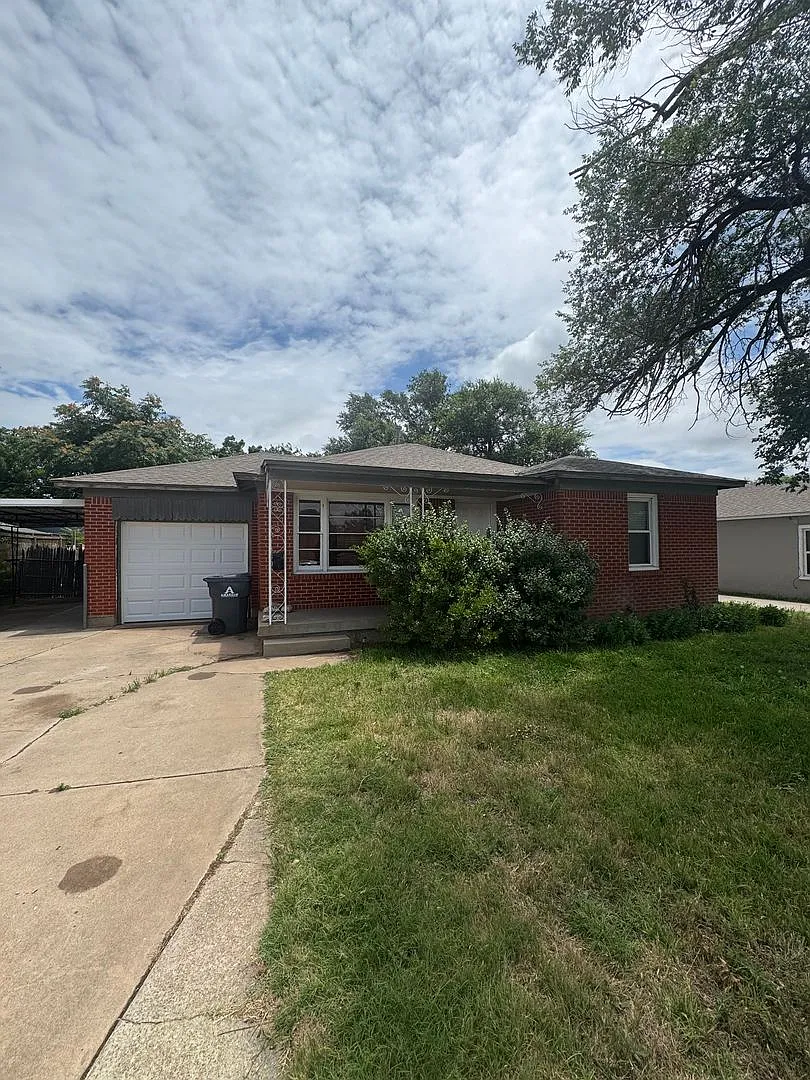 Located Avondale 2/1 CH/A — Photo 1