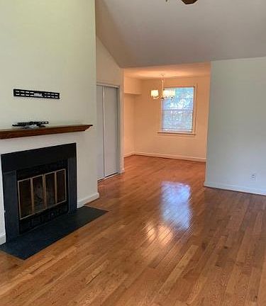3rd image of 2411 Arlington Blvd APT 202